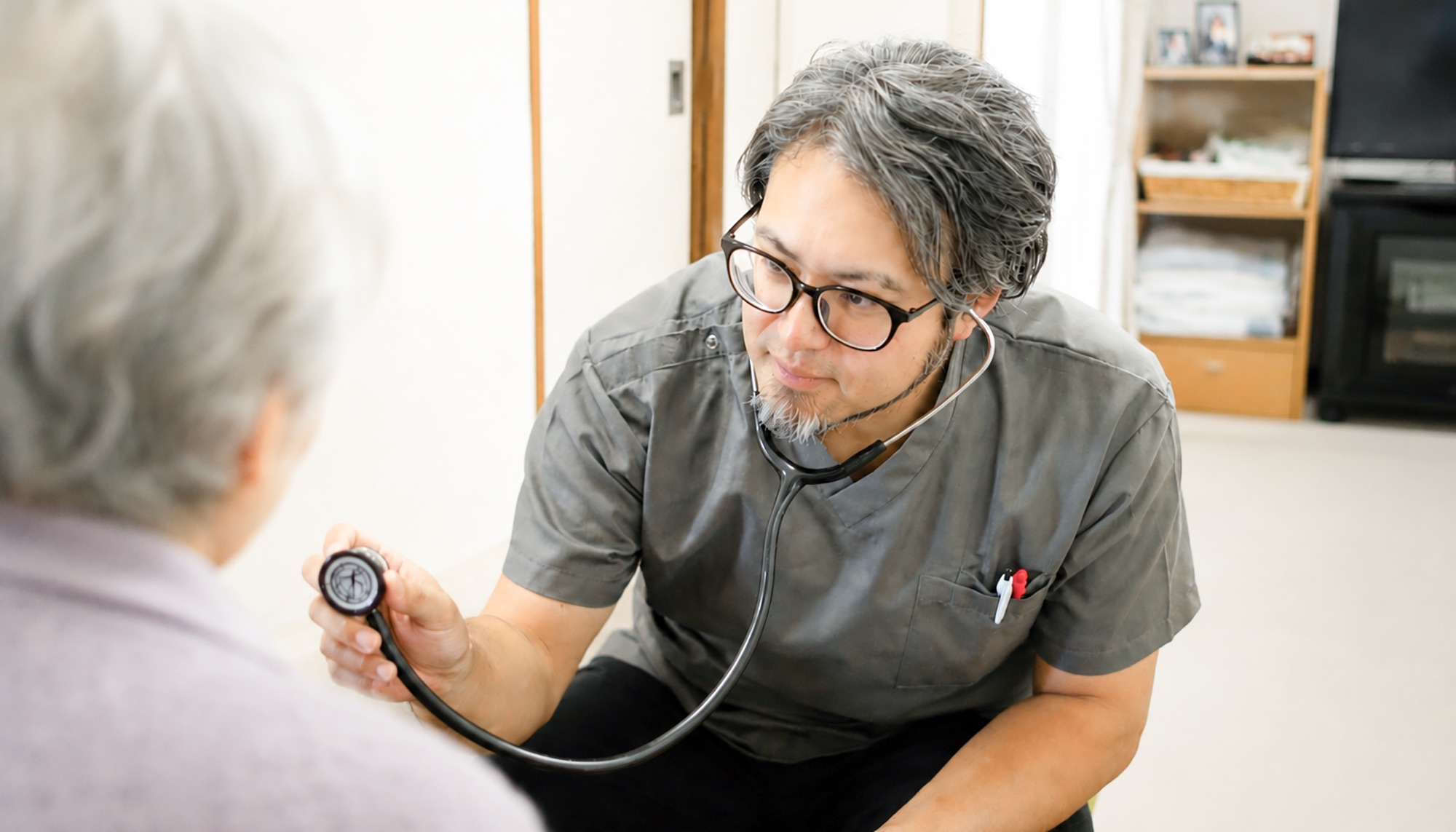 訪問看護 看護師による自宅での健康観察